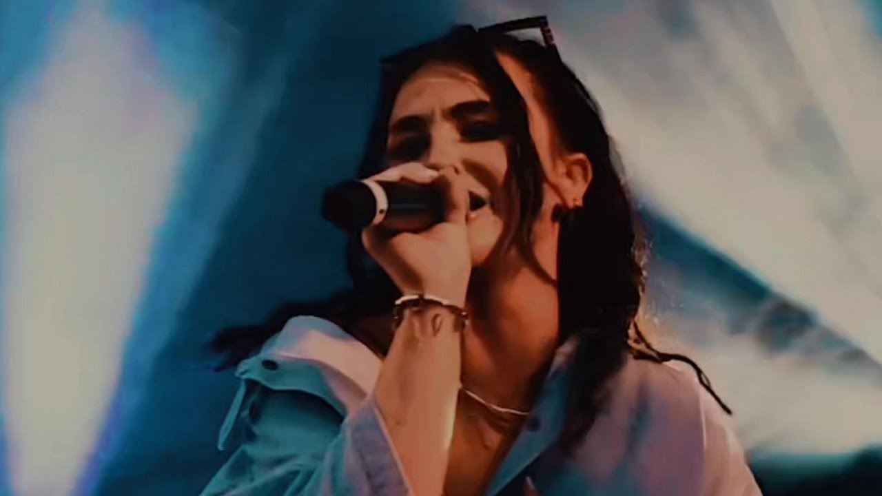 Scream My Name (feat. Sophie