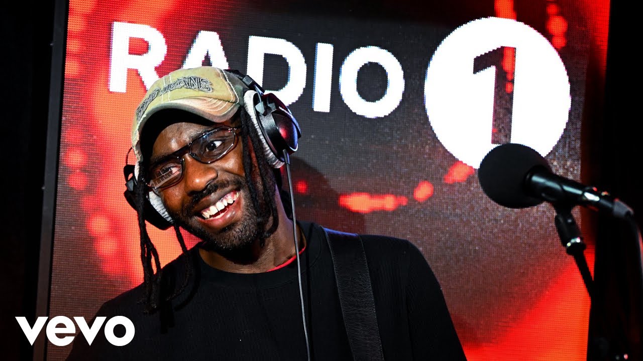 Somewhere in Between (Radio 1 Live Lounge Late, 18th Nov 2025)