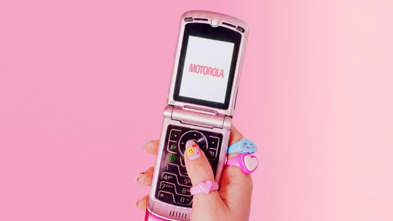 Motorola (feat. Mila Falls)