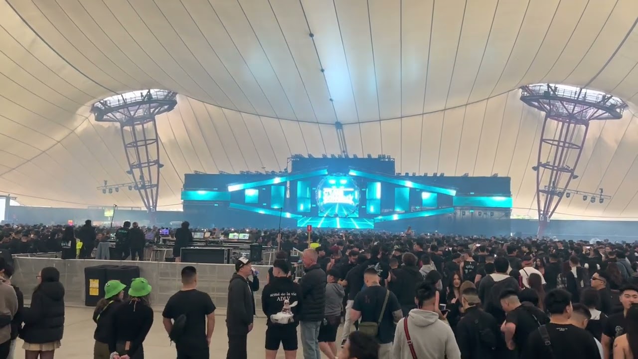 Melbourne (radio edit)