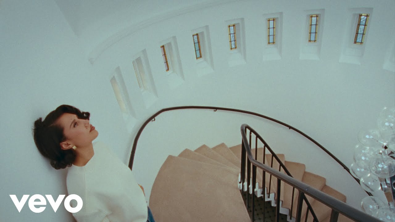 Suzanne (Official Video)