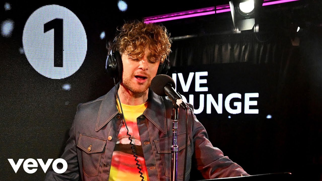 It Can't Be Christmas (Radio 1's Live Lounge, 18th December 2024)