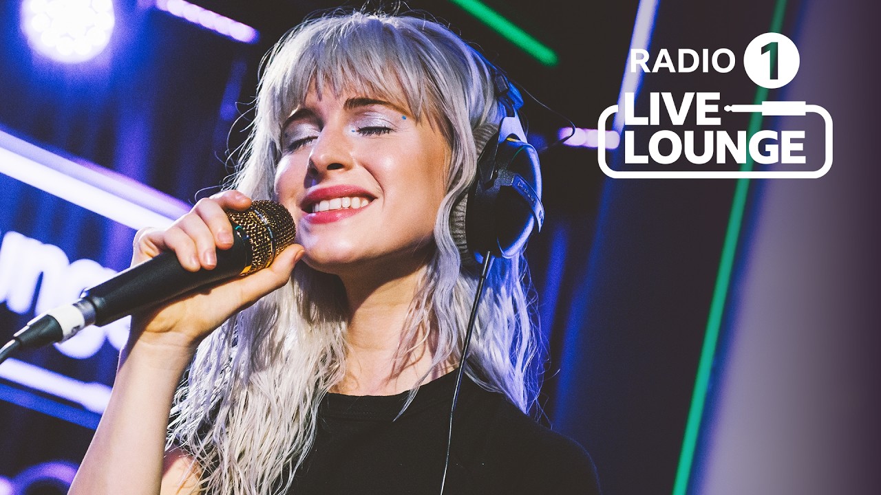 Passionfruit (Radio 1 Live Lounge, 19th June 2017)